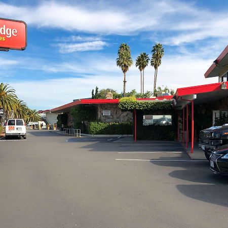 Econo Lodge Inn & Suites Oakland Airport Luaran gambar