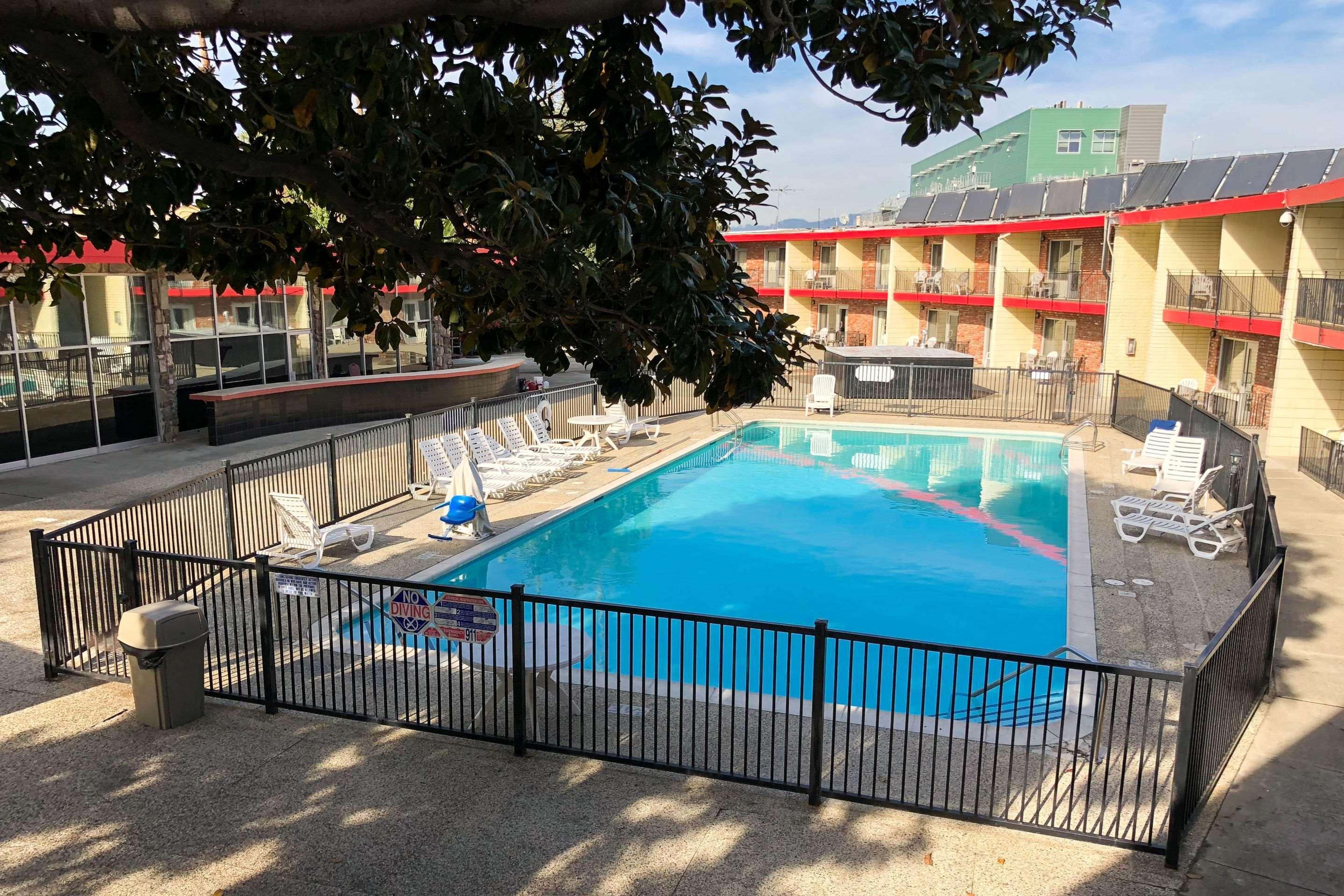 Econo Lodge Inn & Suites Oakland Airport Luaran gambar